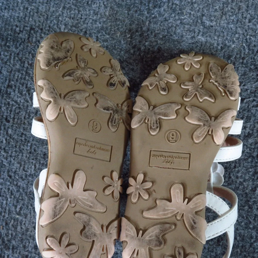 Cupcakes and Cashmere Kids Girls Floral Strappy Sandals Size T9 Summer White